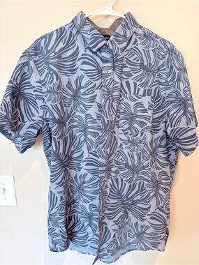 UNIONBAY Blue and Navy Leaf-Print Short-Sleeve Button Shirt